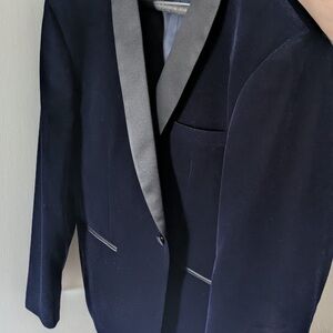 Elegant Navy Blazer with Black Lapel
